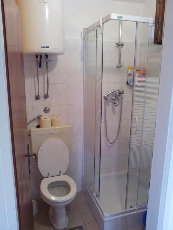 Apartment Joke Razanj Bilik gambar